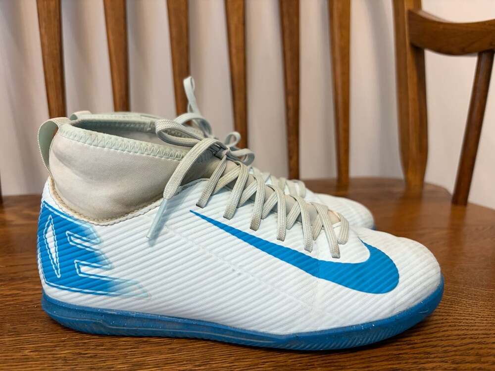 Nike Mercurial Vapor 15 Club IC Size 3.5Y Blue White